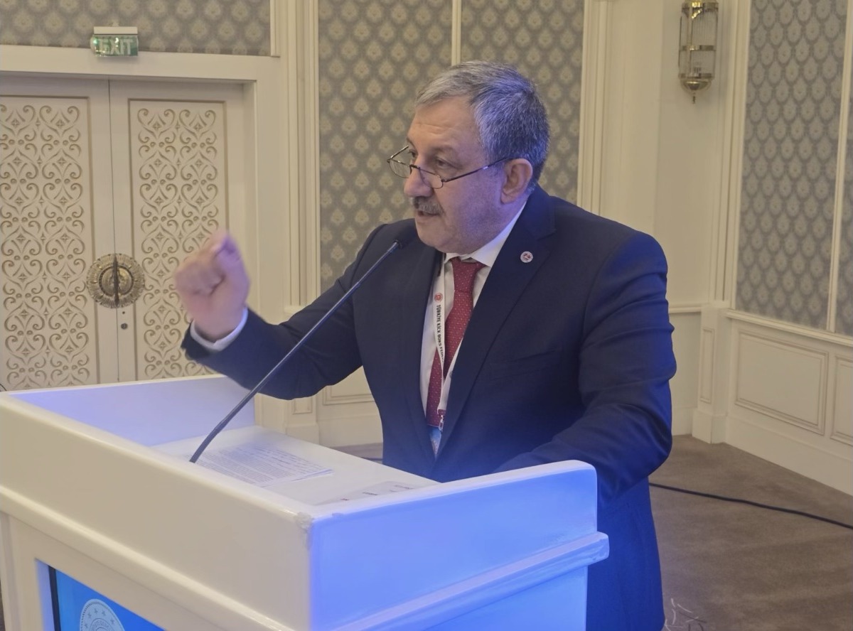 Federasyon Başkanı Salim Kayıcı genel kurulda konuşuyor