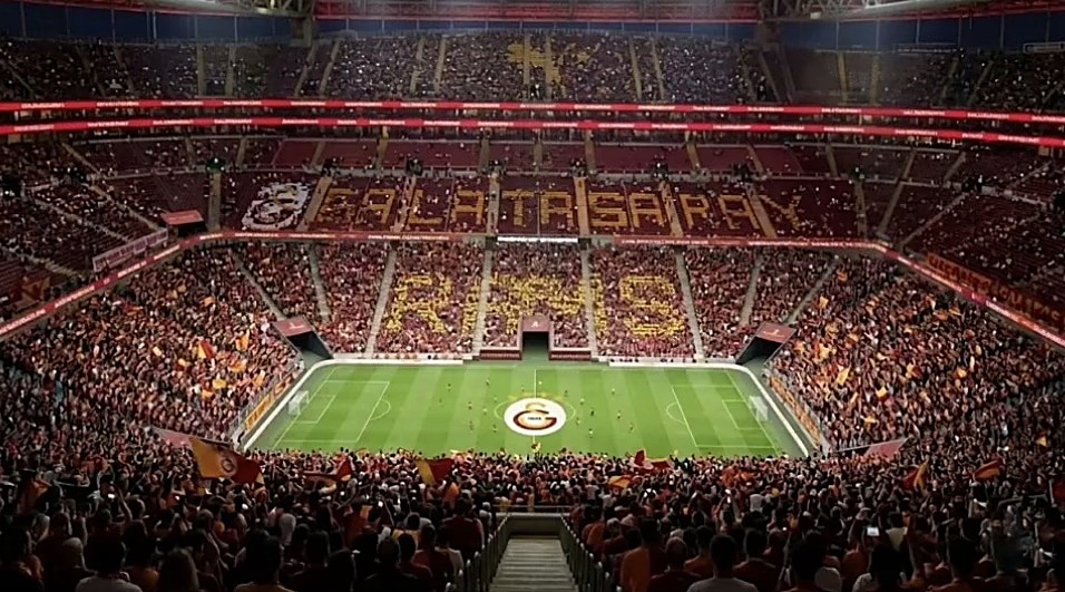 RAMS Park tribünlerinde Galatasaray taraftarı