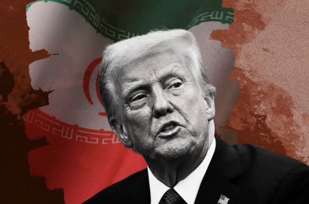 Donald Trump ve İran bayrağı