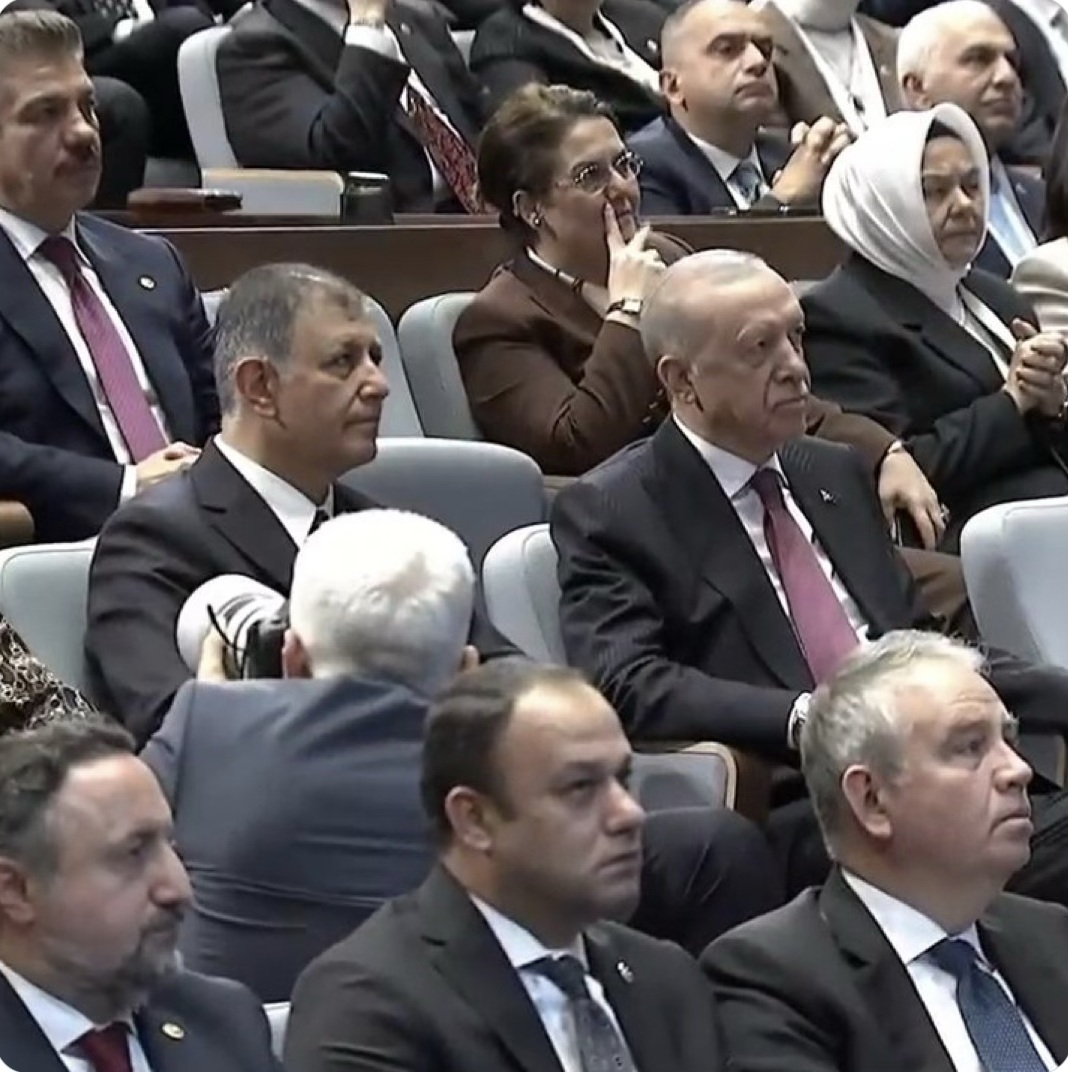 AK Parti Genel Merkezi'ndeki toplantı
